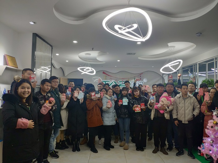 平安夜&圣誕節(jié)，塔孜給小伙伴們“交換禮物、傳遞真情”